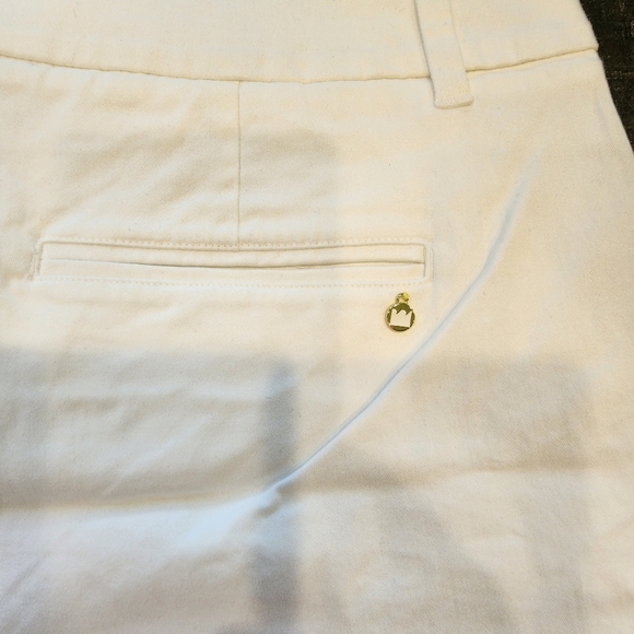 NWT'S Crown & ivy White Shorts with Blue and Green Scallop Trim - Picture 3 of 11